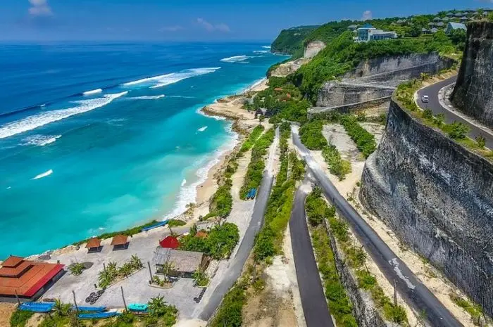 Pantai Melasti, Tempat Wisata Terbaik untuk Liburan Santai di Bali