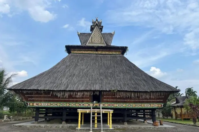 Rumah Adat Karo Garista, Objek Wisata Seni dan Tradisi Medan dengan Desain yang Unik