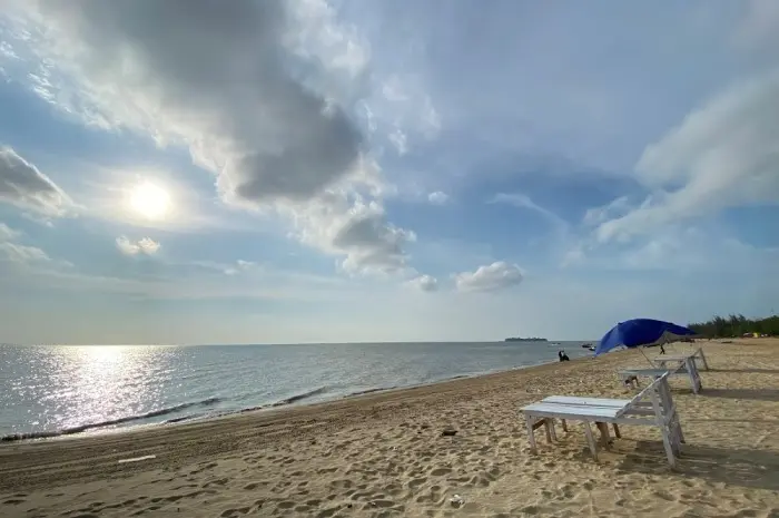 Pantai Eksotis di Tanah Laut